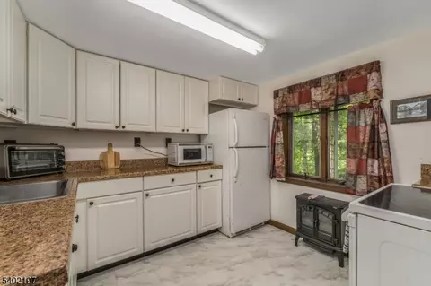 Kitchen - 22 Polktown Rd, Hampton, NJ 08827 photo 4 of 4