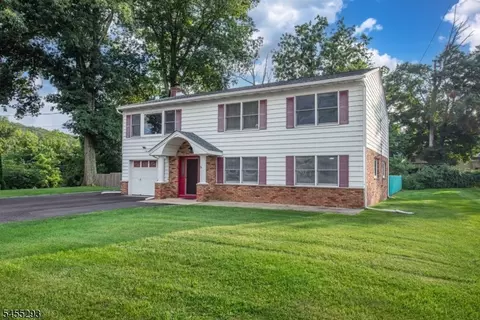 1 James Dr, Mount Arlington, NJ 07856