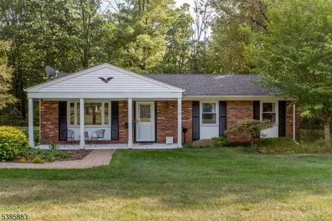 5 Deer Path, Milford, NJ 08848