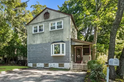 103 Vermont Trl, Hopatcong, NJ 07843
