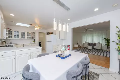 Dining - 1555 Ratzer Rd, Wayne, NJ 07470 photo 3 of 3