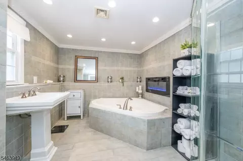 Bath - 1555 Ratzer Rd, Wayne, NJ 07470 photo 2 of 3