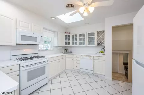 Kitchen - 1555 Ratzer Rd, Wayne, NJ 07470 photo 3 of 3