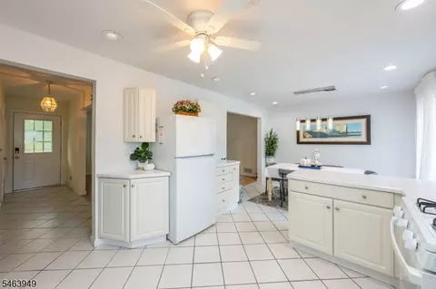 Entry Way - 1555 Ratzer Rd, Wayne, NJ 07470 photo 1 of 2