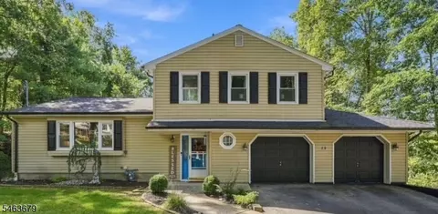 29 Camelot Dr, West Milford, NJ 07480