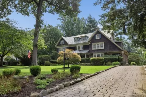 105 Rensselaer Rd, Essex Fells, NJ 07021