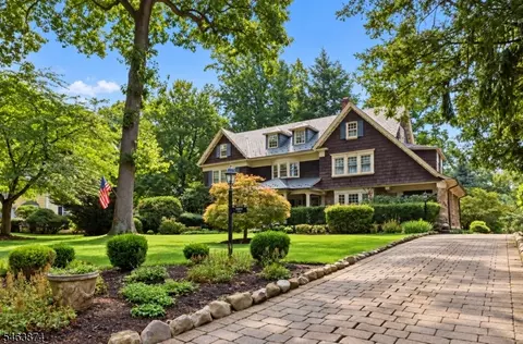 105 Rensselaer Rd, Essex Fells, NJ 07021