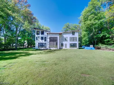 18 Rambling Brook Rd, Upper Saddle River, NJ 07458 photo 2