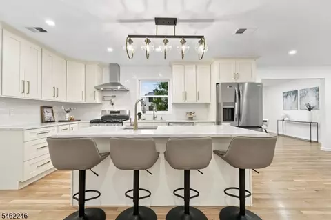 152 Glenwood Ct, Union, NJ 07083