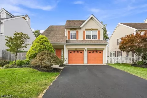 15 Champlain Way, Franklin Park, NJ 08823