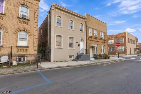 215 Macarthur Ave, Garfield, NJ 07026