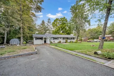 10 Hunters Ln, Byram Twp, NJ 07821
