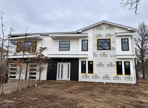 3 Tyne Ct, Kendall Park, NJ 08824