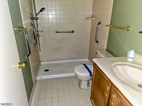 Bath - 41 Stevens Ct, Bedminster, NJ 07921 photo 1 of 2