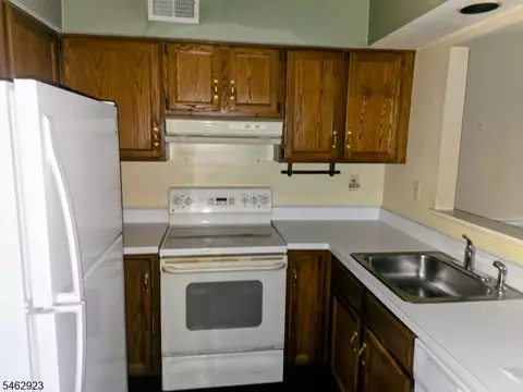 Kitchen - 41 Stevens Ct, Bedminster, NJ 07921 photo 1 of 1
