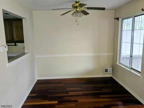 Living - 41 Stevens Ct, Bedminster, NJ 07921 photo 3 of 4