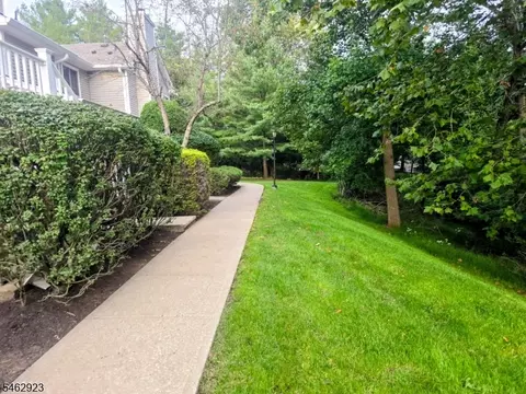 Exterior - 41 Stevens Ct, Bedminster, NJ 07921 photo 2 of 3