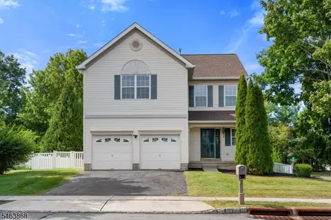 300 Hamilton Dr, Stewartsville, NJ 08886
