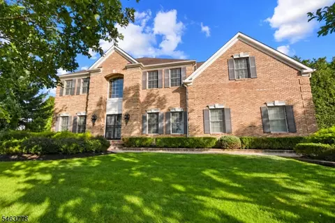 5 Nalesnik Dr, Fairfield, NJ 07004