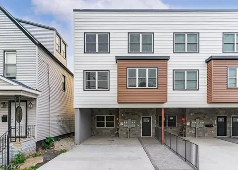 647 S 10th St, Newark, NJ 07108