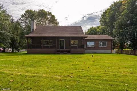 912 Potters Rd, Newton, NJ 07860