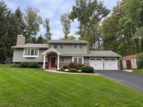 44 Northview Dr, Morris Plains, NJ 07950