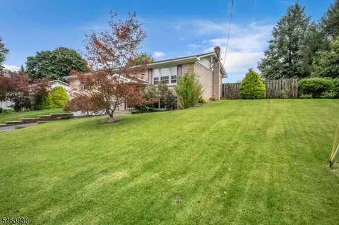 9 Douglas Ln, Washington, NJ 07882