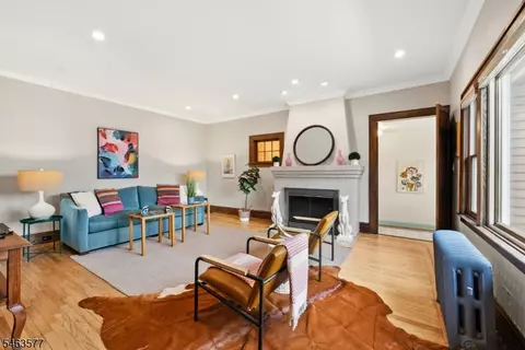17 Floyd Rd, Verona, NJ 07044