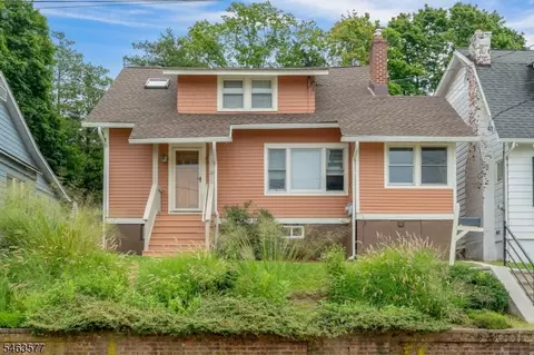17 Floyd Rd, Verona, NJ 07044