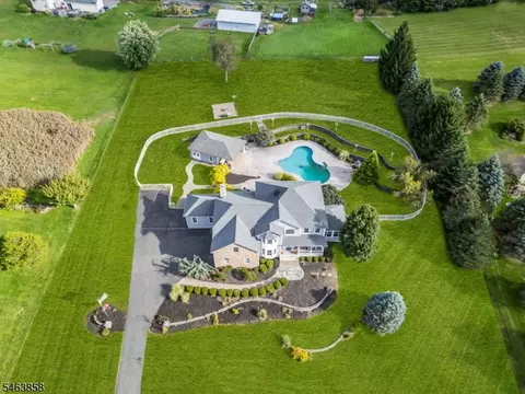 28 Meadow Ridge Ln, Lafayette, NJ 07848