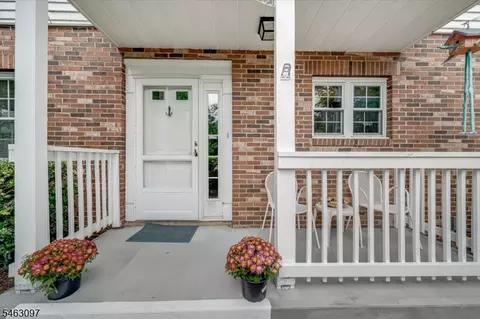 16 Lexington Ct, Chatham Twp, NJ 07928