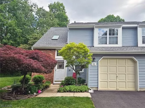 92 Stonehedge Ct, Somerset, NJ 08873