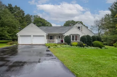 44 Hughes Ln, Watchung, NJ 07069
