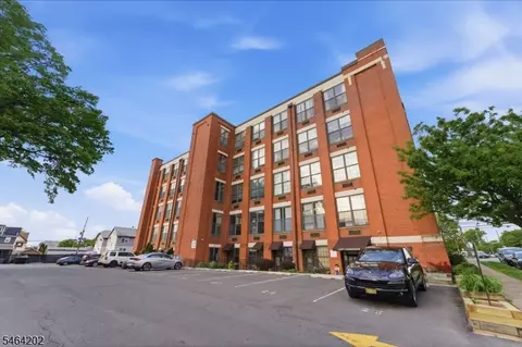 366-382 Trenton Ave #2E, Paterson, NJ 07503