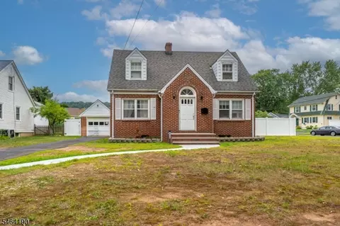 668 Greenbrook Rd, North Plainfield, NJ 07063