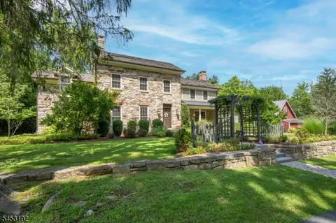 31 Water St, Tewksbury Twp, NJ 08858