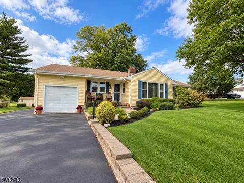 18 School Rd, Whitehouse Station, NJ 08889