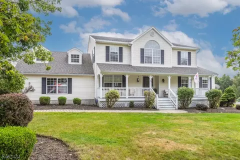 20 Carly Dr, Wantage, NJ 07461