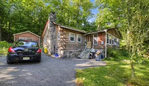 148 Bearfort Rd, West Milford, NJ 07480