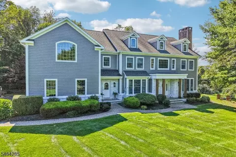 5 Chesterfield Dr, Chester, NJ 07930