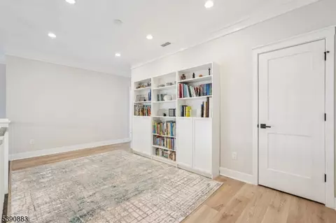 Entry Way - 30 Juniper Ct, Cedar Grove, NJ 07009 photo 4 of 7