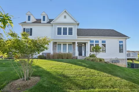 30 Juniper Ct, Cedar Grove, NJ 07009