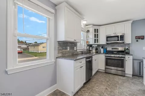 Kitchen - 324 Codrington Pl, Bound Brook, NJ 08805 photo 1 of 4