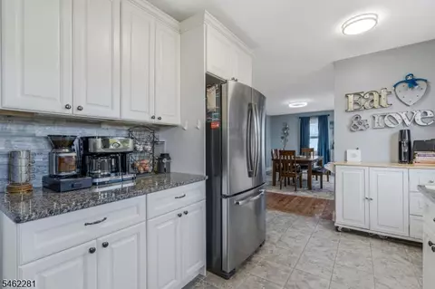 Kitchen - 324 Codrington Pl, Bound Brook, NJ 08805 photo 4 of 4