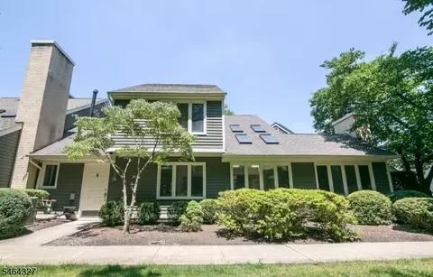 27 Village Dr, Basking Ridge, NJ 07920