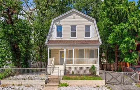 31 Voorhees St, Newark, NJ 07108