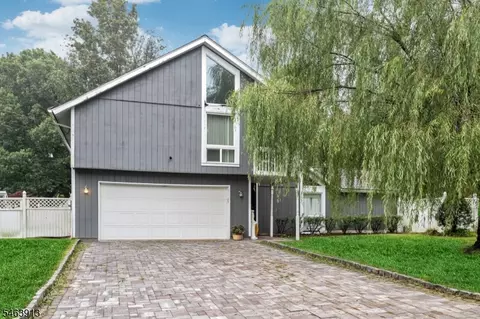 10 Clearwater Rd, Budd Lake, NJ 07828