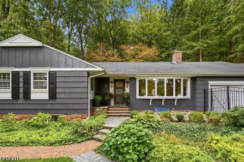 14 Indian Head Rd, Morristown, NJ 07960
