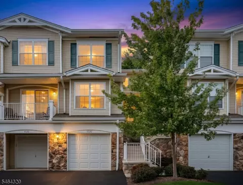 1030 Robin Ct, Green Brook, NJ 08812