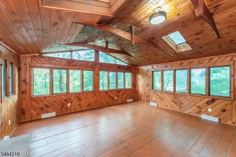 8 Weaver House Cove Rd, Byram Twp, NJ 07821
